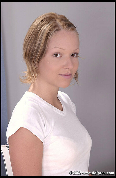 Анна, 24 года, 2 размер груди